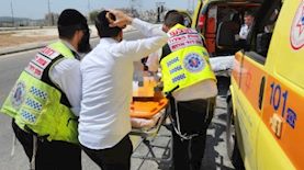חילוץ הפעוטה מהרכב, צילום: דוברות מדא